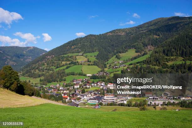 view of bad kleinkirchheim with nockberge mountains, gurktaler alps, carinthia, austria - bad kleinkirchheim stock-fotos und bilder