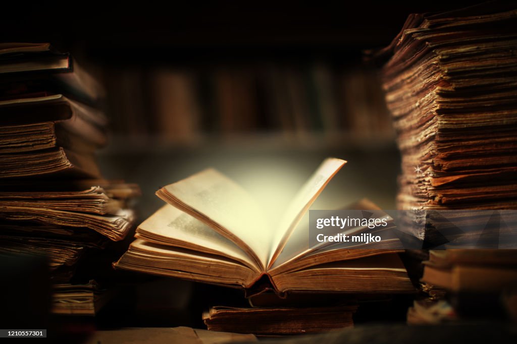 Magisch boek open