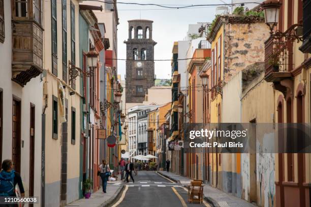 street life in san cristobal de la laguna - old capital of tenerife, canary islands, spain - tenerife stock-fotos und bilder