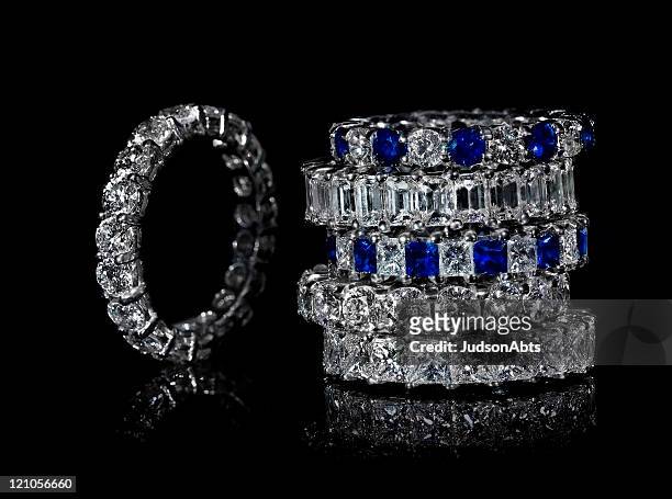 diamond anillos de - sapphire fotografías e imágenes de stock