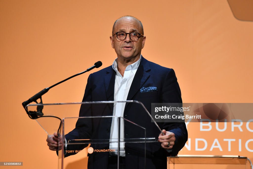 Robert Isen speaks onstage during the 2020 Embrace Ambition Summit by...  Fotografía de noticias - Getty Images