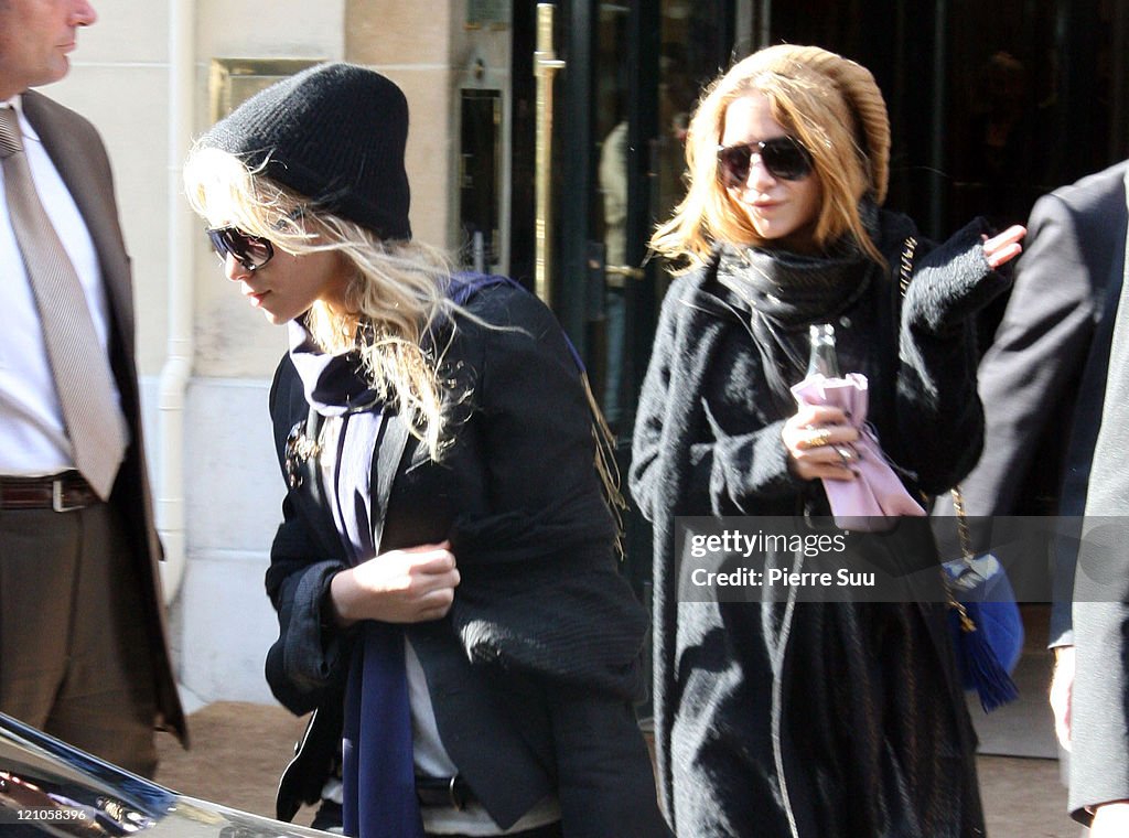 Mary Kate and Ashley Olsen Sighting in Paris - October 4, 2006