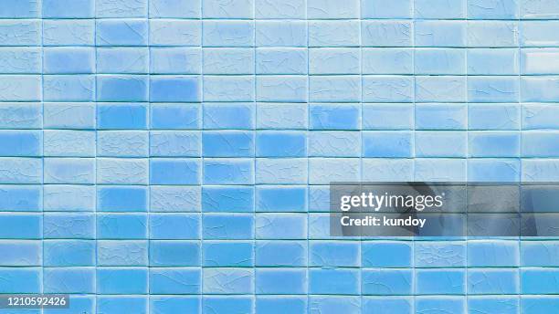 light blue mosaic tiles texture background. - baldosas fotografías e imágenes de stock