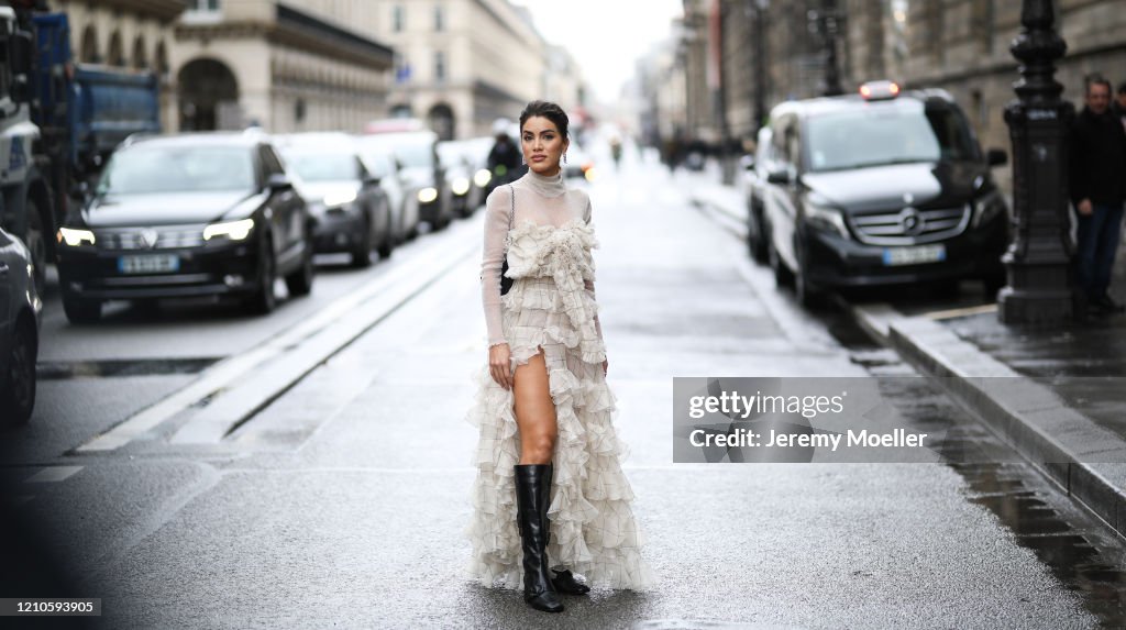 Street Style  - Paris Fashion Week - Womenswear Fall/Winter 2020/2021 : Day Seven