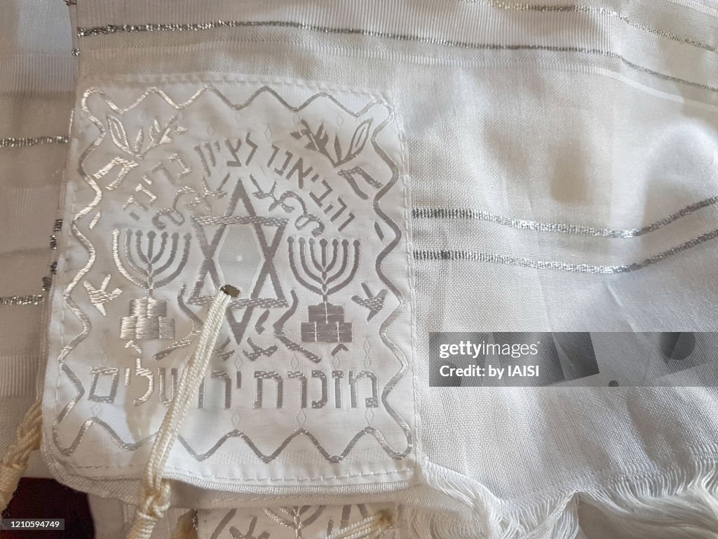 Close-up of the Jewish prayer shawl / talith, white, Sephardic tradition