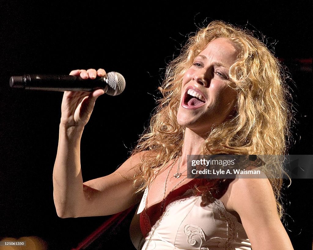 Sheryl Crow in Concert at the Auditorium Theatre - January 28, 2006
