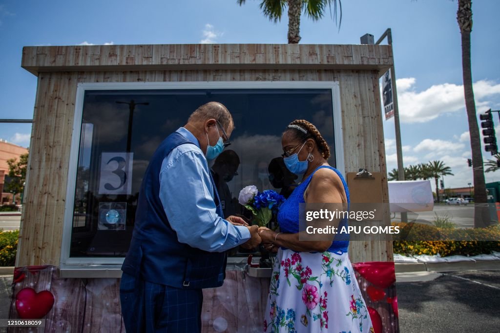 TOPSHOT-US-HEALTH-VIRUS-WEDDING