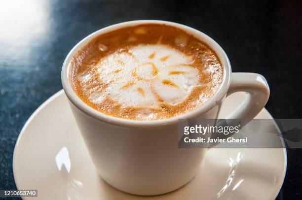 taza de café con símbolo del sol. eje cafetero, colombia. - taza cafe stock pictures, royalty-free photos & images