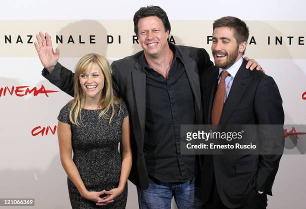 Reese Witherspoon, Gavin Hood, Jake Gyllenhaal at the photocall for "Rendition" during the 2nd Rome Film Festival October 21, 2007 in Rome, Italy.