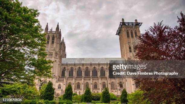 the washington national cathedral from the south side - national cathedral stock-fotos und bilder