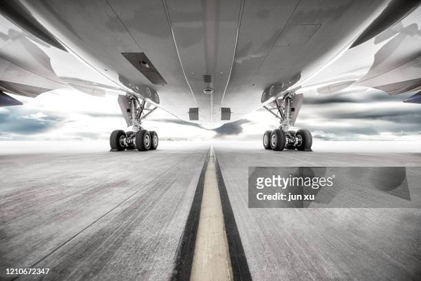 a huge plane on the runway of an airport - landing foto e immagini stock