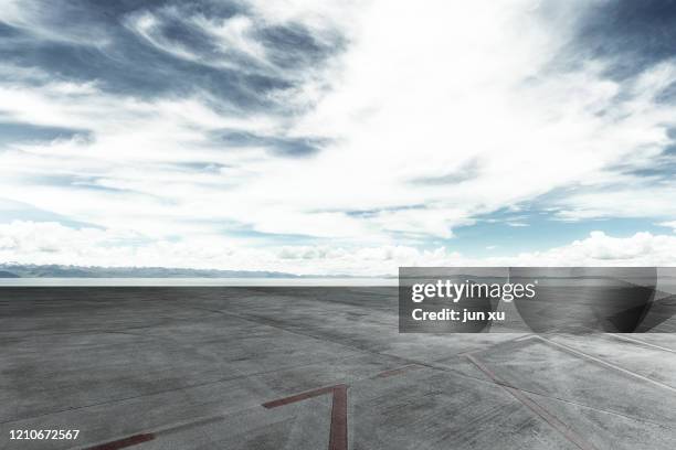 the runway under the blue sky and white clouds - premiere of winterstone pictures deserted arrivals stockfoto's en -beelden