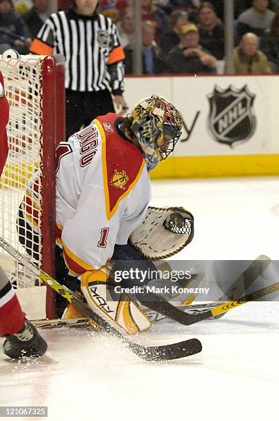 Florida Panthers goalie Roberto Luongo gets his glove on the puck for a save during against the Buffalo Sabres at HSBC Arena in Buffalo, New York on...