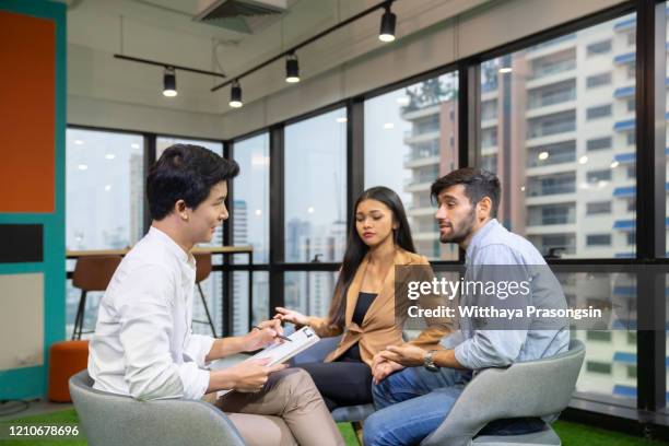 shot of a couple having an argument during a counseling session with a therapist - arbitration foto e immagini stock