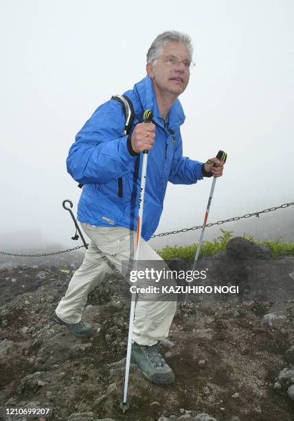 Hartwig Gauder, former German Olympic champion, climbs Mt. Fuji with a transplanted heart to appeal to the people to become donors for internal organ...
