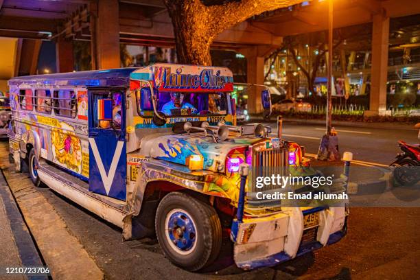jeepney in manila, philippines - philippines jeepney stock pictures, royalty-free photos & images