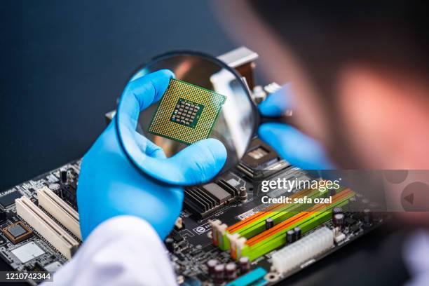 technology researching - semiconductor imagens e fotografias de stock