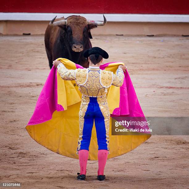 bullfight in sanfermin - torero stock-fotos und bilder