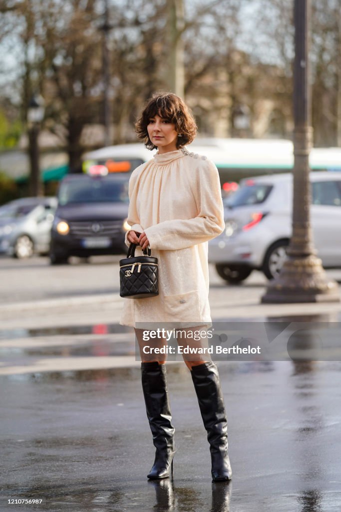 Street Style - Paris Fashion Week - Womenswear Fall/Winter 2020/2021 : Day Nine