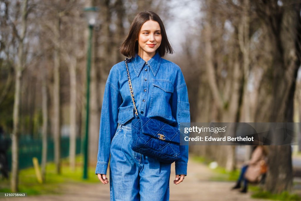 Street Style  - Paris Fashion Week - Womenswear Fall/Winter 2020/2021 : Day Nine