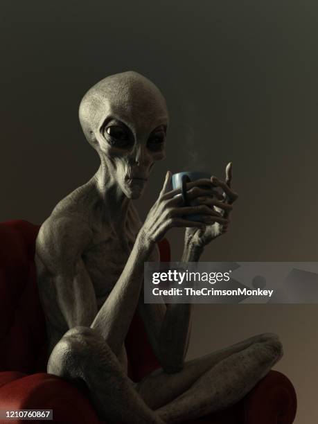 porträt eines aliens, der heißes getränk trinkt - alien portrait stock-fotos und bilder