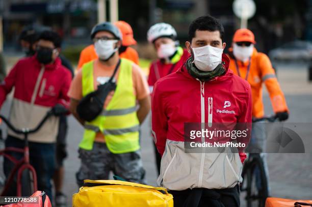 Bicycle delivery workers strike demanding better wages and hygiene materials, gloves, tapabocas and gel alcoho on April 23, 2020 in Buenos Aires,...