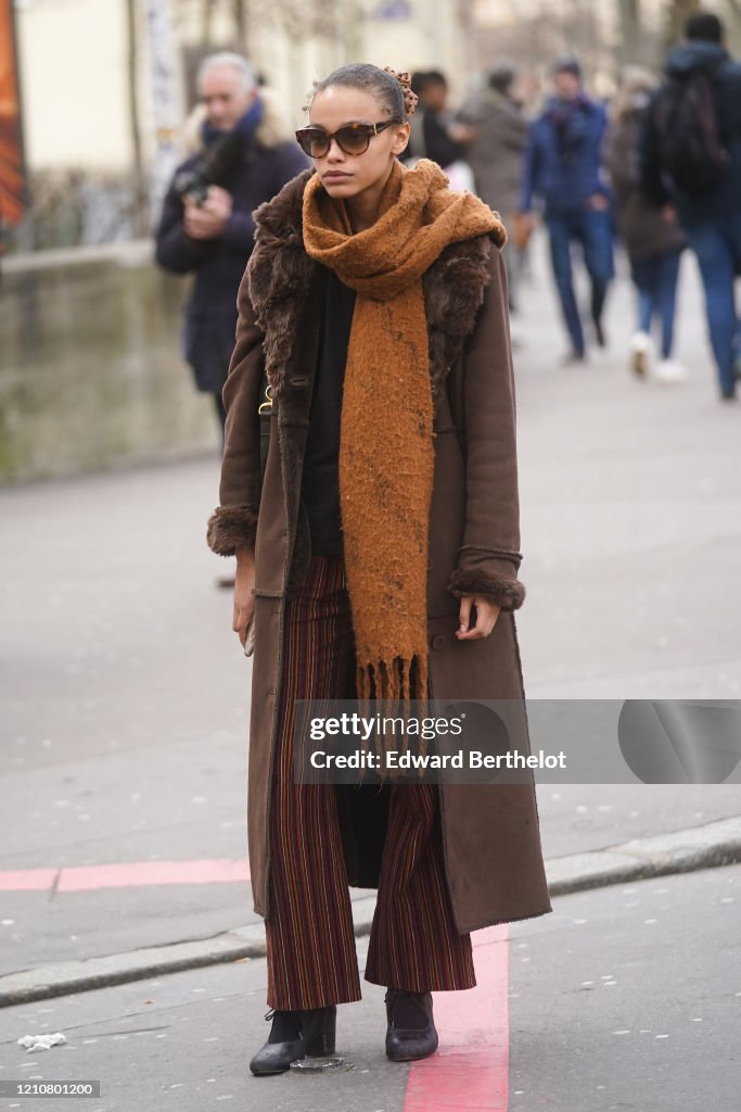 Street Style  - Paris Fashion Week - Womenswear Fall/Winter 2020/2021 : Day Nine