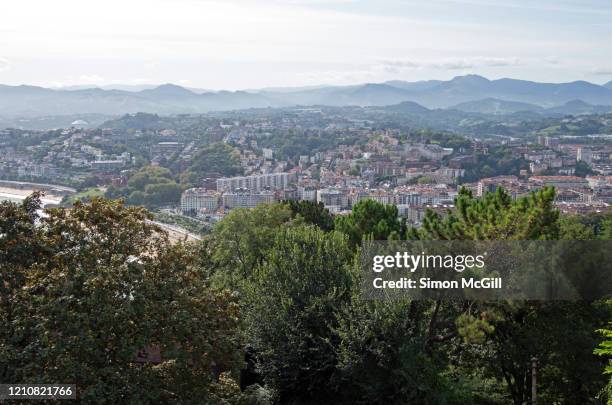 view from monte igueldo to central donostia-san sebastián, spain - são sebastião espanha imagens e fotografias de stock
