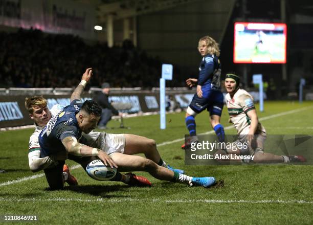Denny Solomona of Sale Sharks scores a try as Ollie Hassell Collins of London Irish attempts to tackle during the Gallagher Premiership Rugby match...