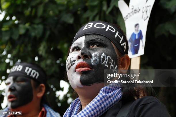 Boeung Kak community activist Bo Chhor Vy calling for the release of prominent land rights activist Yorm Bopha during a protest rally outside the...