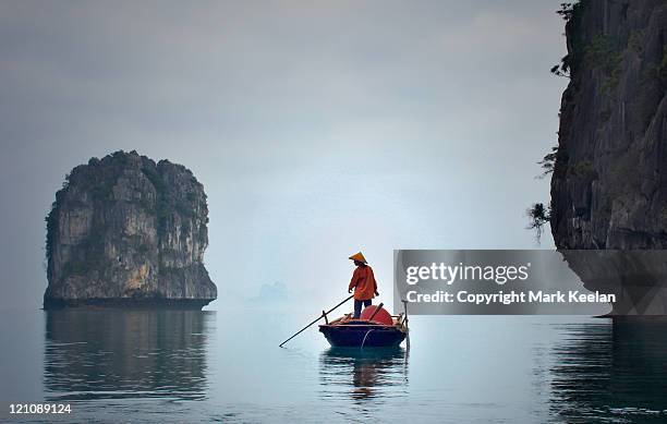 fisherman - halong bay vietnam stock pictures, royalty-free photos & images
