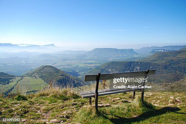 rock of vellani - parc naturel régional du vercors photos et images de collection