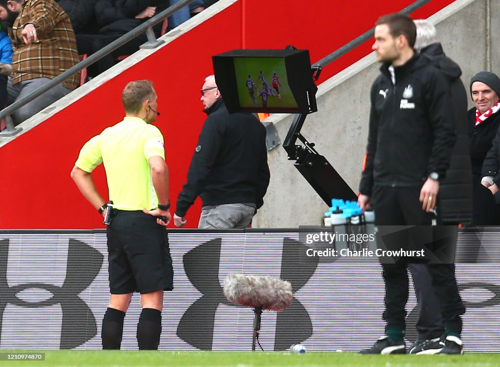 Southampton FC v Newcastle United - Premier League