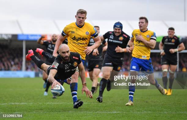 Olly Woodburn of Exeter Chiefs dives over to score his side's seventh try during the Gallagher Premiership Rugby match between Exeter Chiefs and Bath...