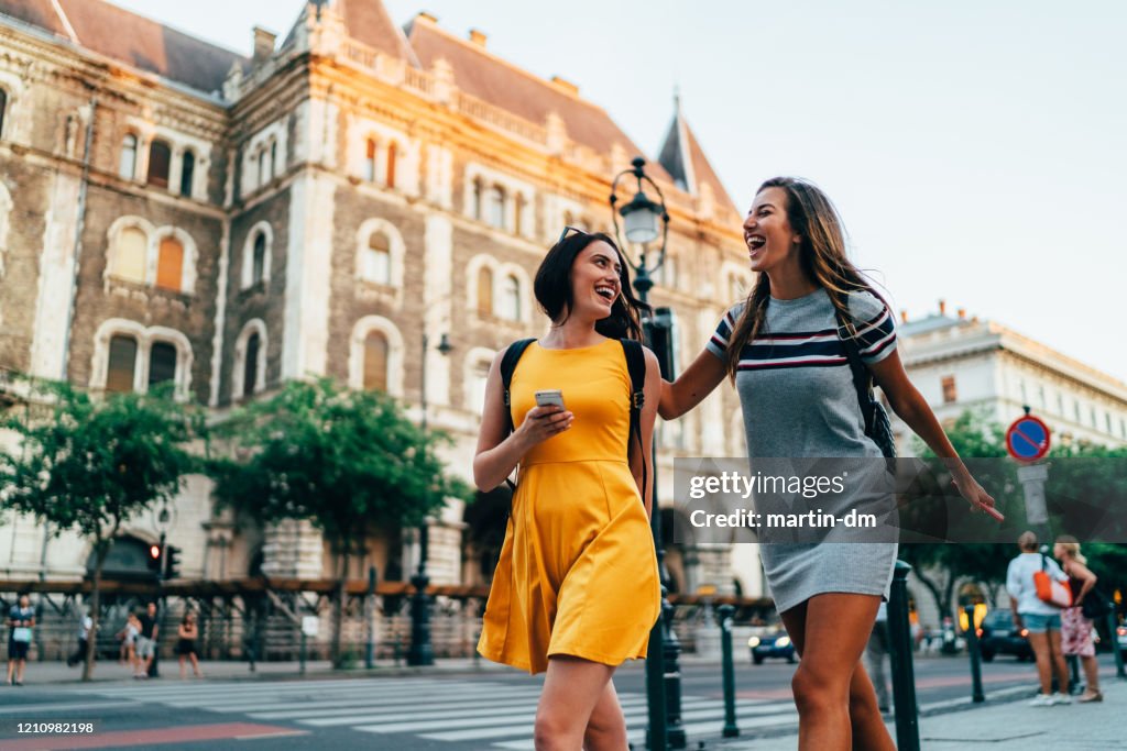 Freunde erkunden Budapest