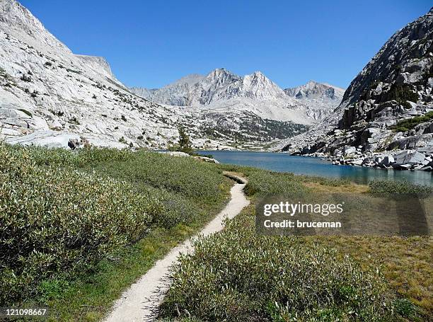 viajar como mochilero trail - pacific crest trail fotografías e imágenes de stock