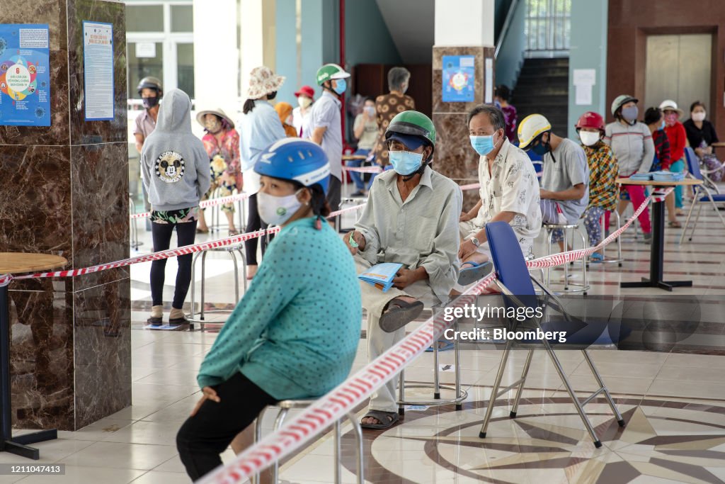 "Rice ATMs" Dispense Free Food to Out-of-Work Vietnamese