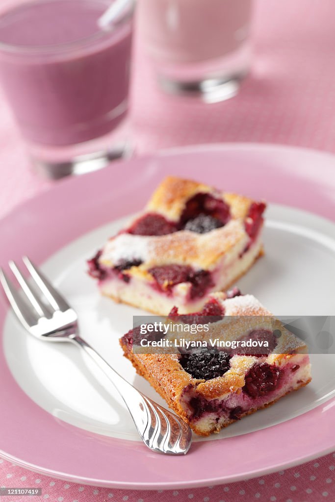 Cheesecake with raspberry and blackberry