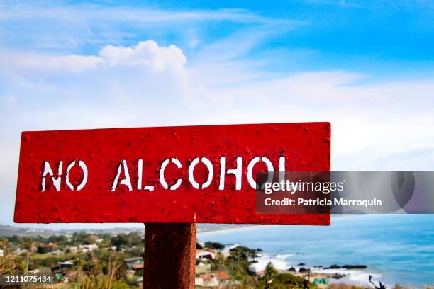 “no alcohol” sign - no alcohol stock-fotos und bilder