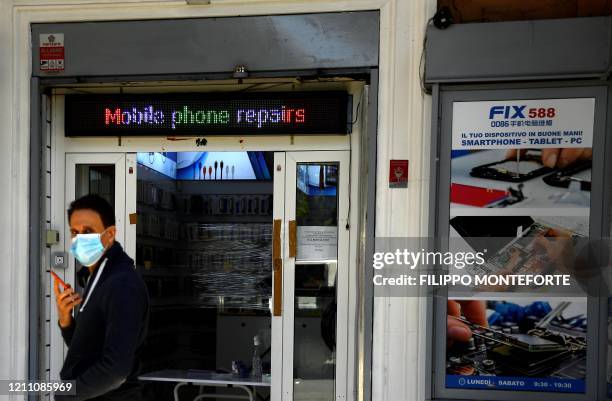 927 Mobile Phone Repair Shop Stock Photos, High-Res Pictures, and ...