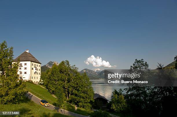 hotel fuschl castle and fuschl lake - fuschlsee stock-fotos und bilder