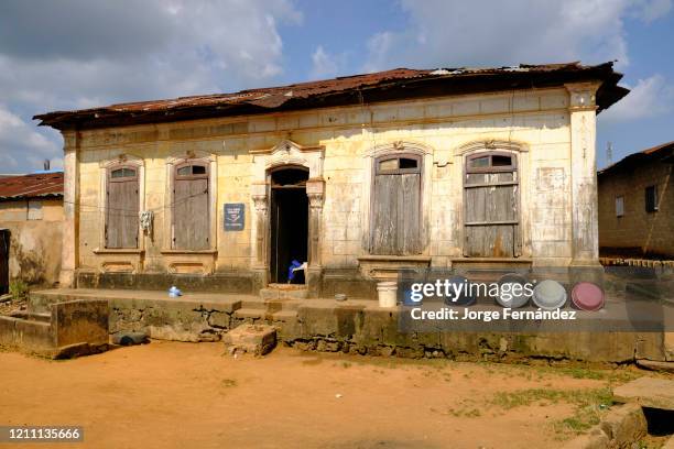 Half-ruined Afro-Brazilian house in the city of Epe.