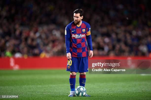 Lionel Messi of FC Barcelona prepares to kick a free kick during the Liga match between FC Barcelona and Real Sociedad at Camp Nou on March 07, 2020...