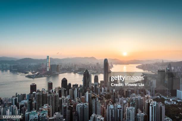 hong kong skyline at sunrise - commercial buildings hong kong morning stock pictures, royalty-free photos & images