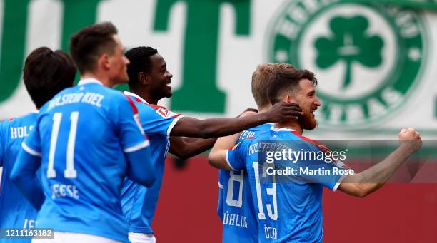 Players of Kiel celebrate their equalizing goal against Greuther Fürth during the Second Bundesliga match between Holstein Kiel and SpVgg Greuther...