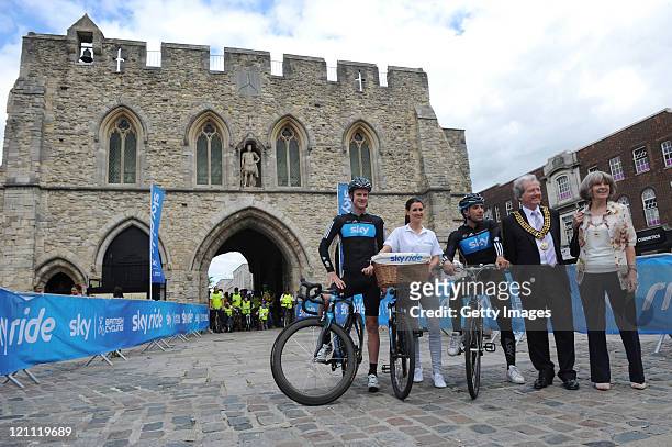 Sports News Presenter Kirsty Gallacher, Team Sky's Davide Appollonio , Michael Rogers with Mayor of Southampton, Terry Matthews and his wife Lesley...
