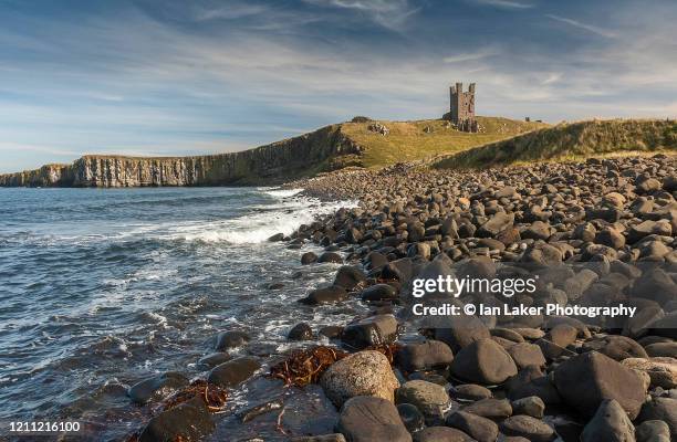 northumberland, england, uk. 21 august 2005. view of dunstanburgh castle from embleton bay - embleton tower stock pictures, royalty-free photos & images