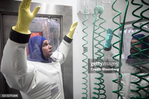 Biosafety Level 4 Laboratory Photos and Premium High Res Pictures ...