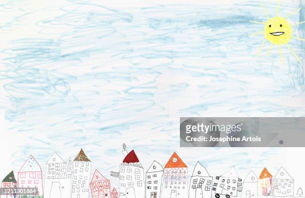 childs drawing of anthropomorphic sun shining over houses - sonnig stock-grafiken, -clipart, -cartoons und -symbole
