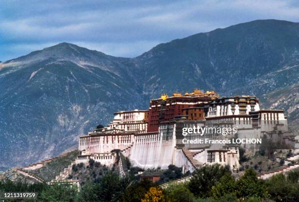 Le Palais du Potala à Lhassa au Tibet en 1980, Chine.